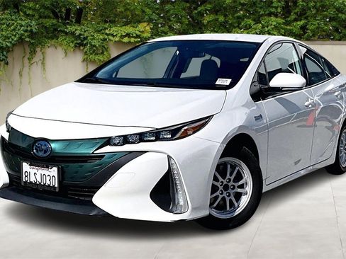 Certified 2020 Toyota Prius Prime LE image 3