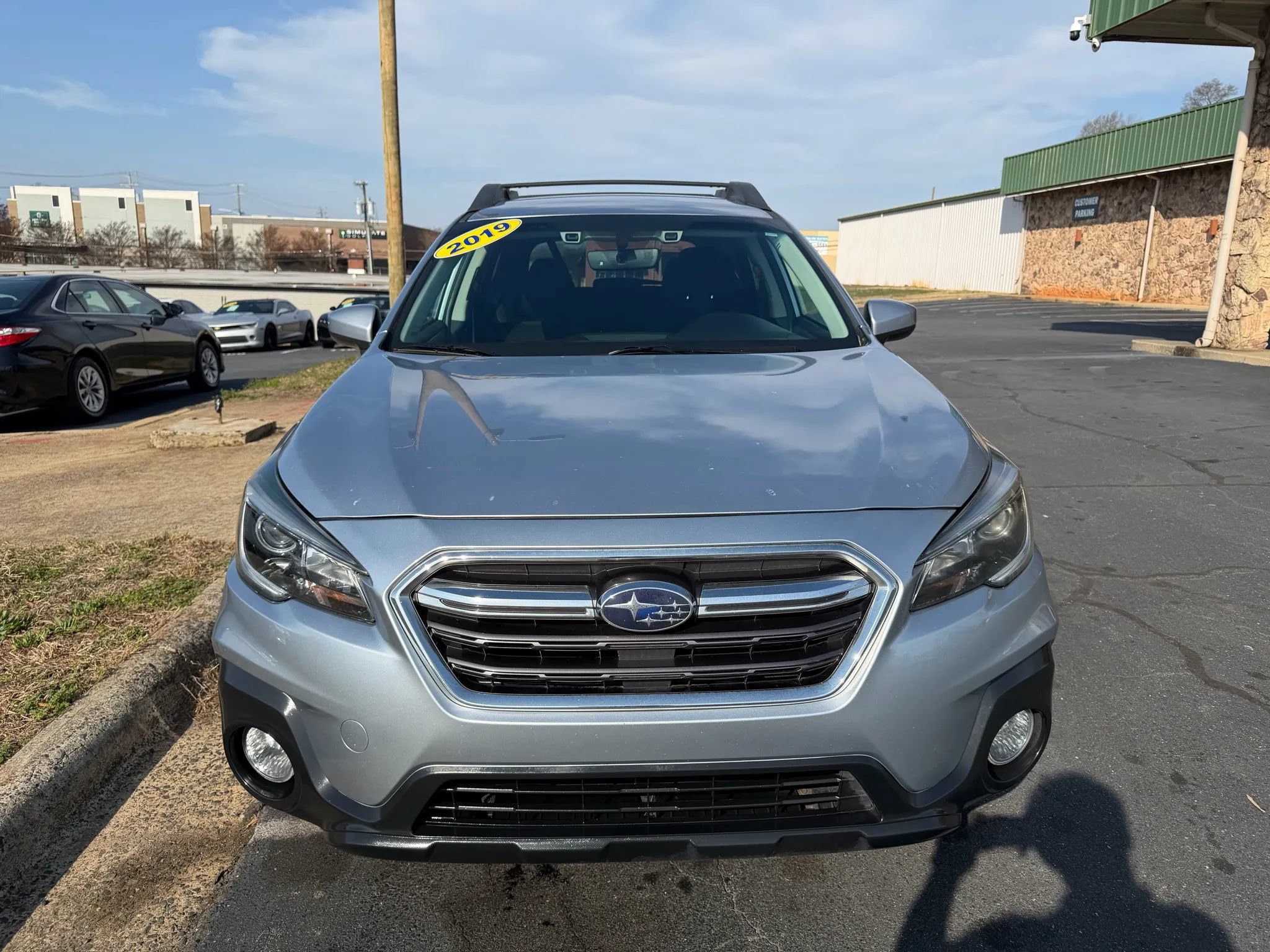 Used 2019 Subaru Outback 2.5i Premium AWD/4WD image 2