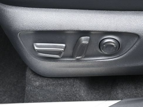 Certified 2025 Toyota Highlander Platinum AWD/4WD image 10