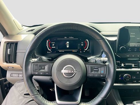 Used 2022 Nissan Pathfinder Platinum w/ Cargo Package FWD image 11
