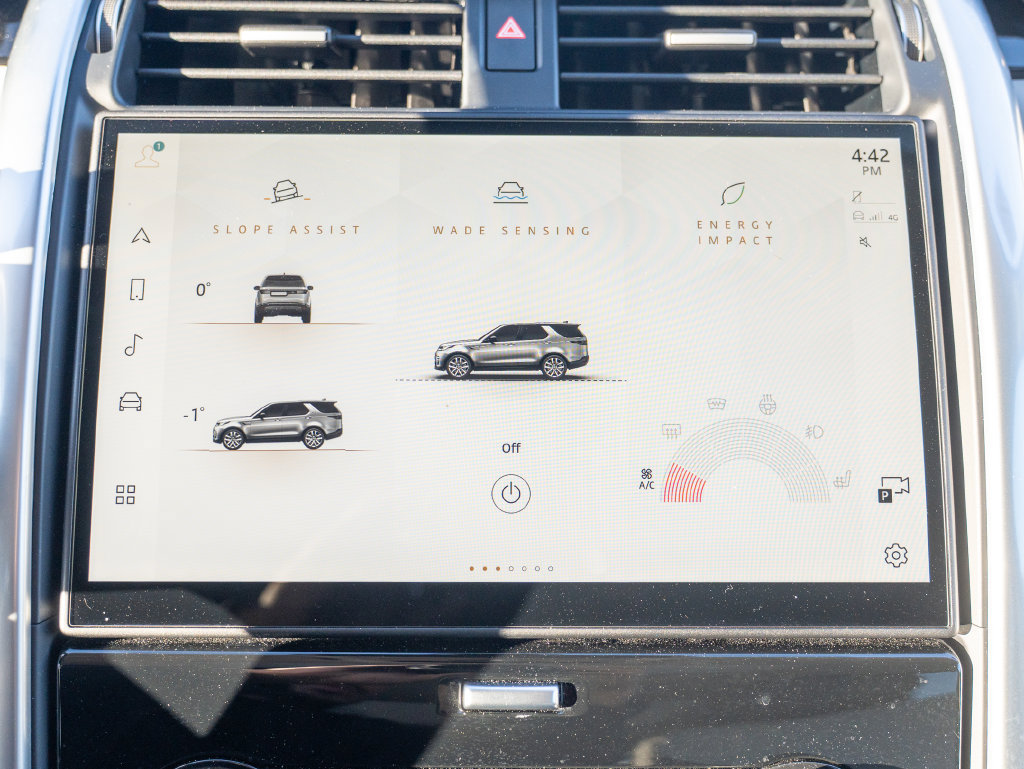 Certified 2025 Land Rover Discovery S AWD/4WD image 23