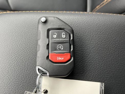 Used 2023 Jeep Wrangler Unlimited Sahara image 23