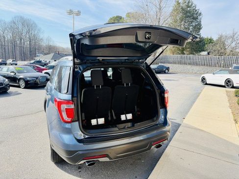 Used 2018 Ford Explorer XLT image 14