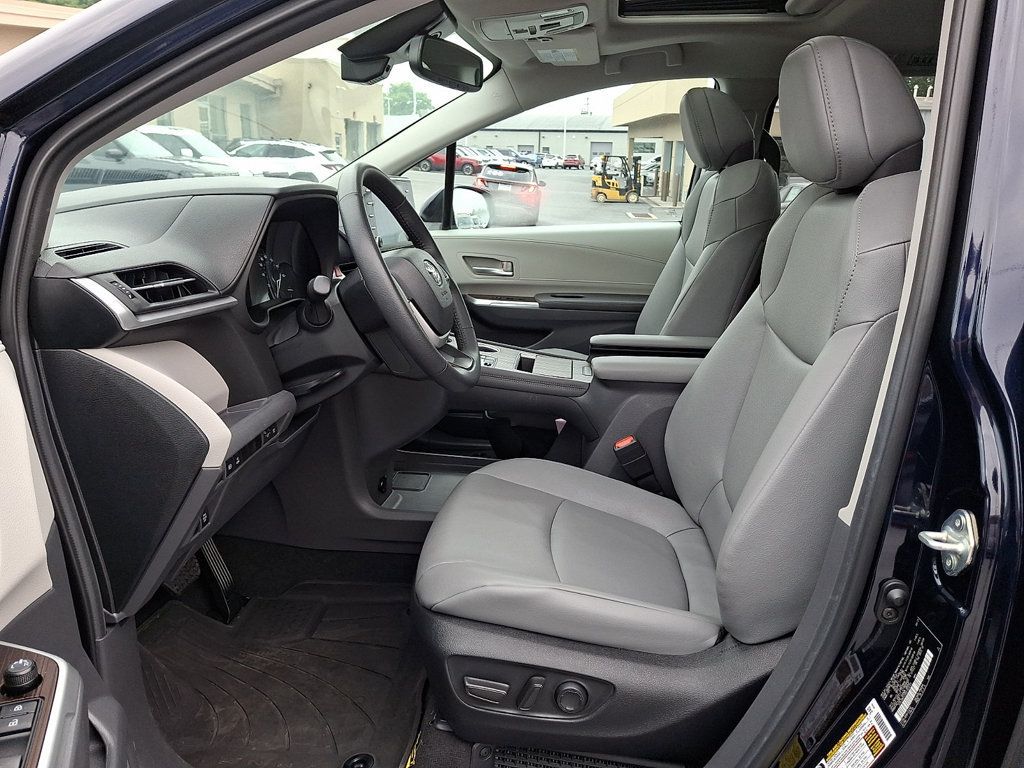 Used 2024 Toyota Sienna XLE w/ XLE Plus Package AWD/4WD image 14