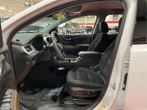 Certified 2023 GMC Acadia SLE w/ Driver Convenience Package image 11