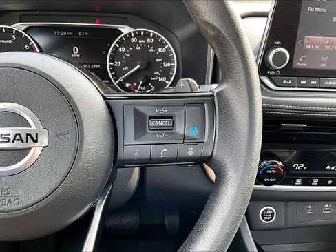 Used 2021 Nissan Rogue SV image 13