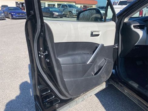 Used 2023 Toyota Corolla Cross L image 18