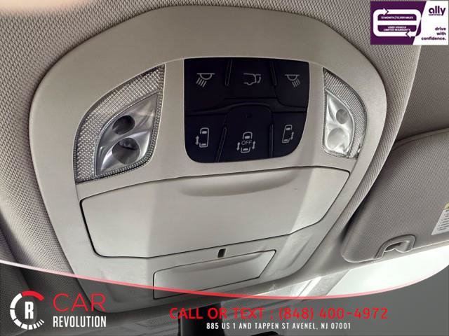 Used 2024 Chrysler Pacifica Touring-L FWD image 60
