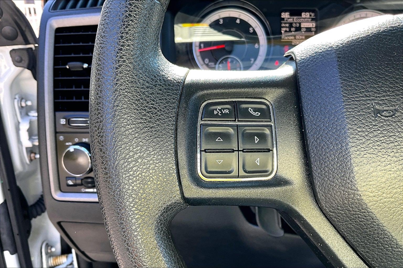 Used 2018 RAM 1500 Express AWD/4WD image 21