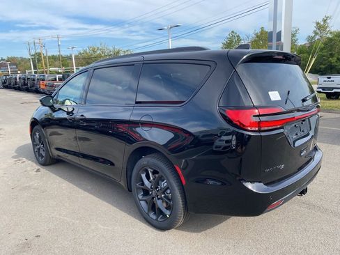 New 2026 Chrysler Pacifica Limited w/ S Appearance Package image 5