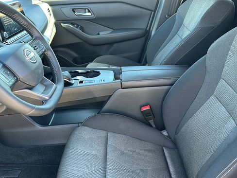 Certified 2025 Nissan Rogue SV image 13