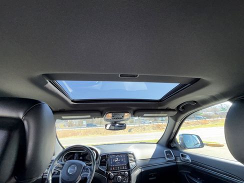 Used 2019 Jeep Grand Cherokee Limited image 24