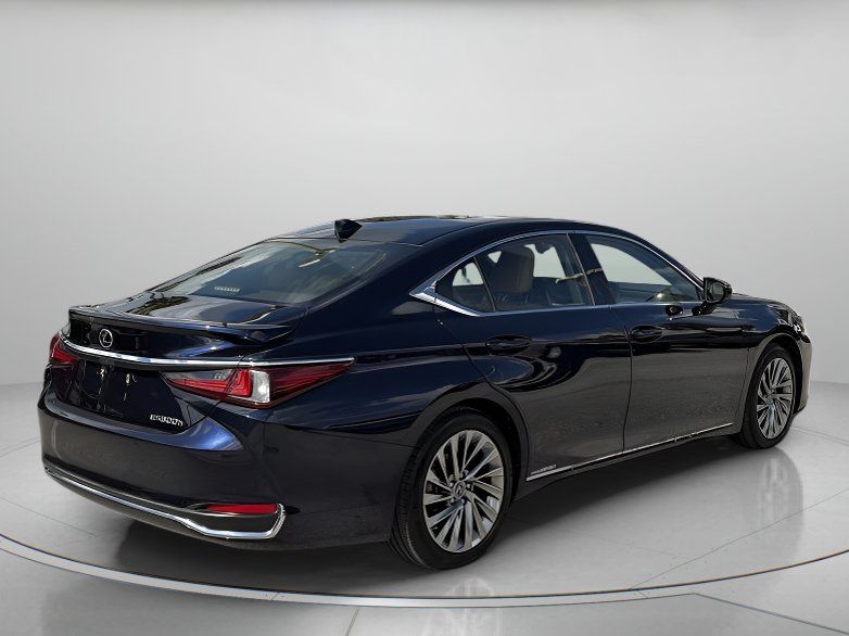 Used 2019 Lexus ES 300h w/ Accessory Package 2 FWD image 3