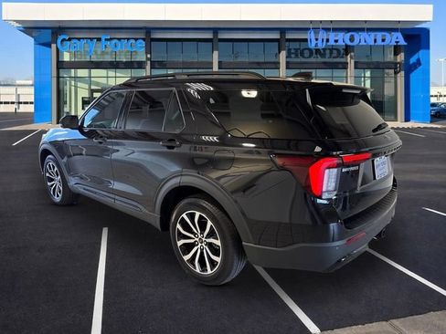 Used 2025 Ford Explorer ST-Line AWD/4WD image 3