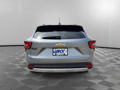 Used 2025 Chevrolet Trax LT FWD image 4