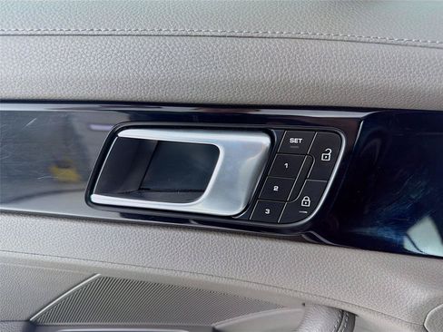 Used 2023 Porsche Panamera 4 Platinum Edition AWD/4WD image 7