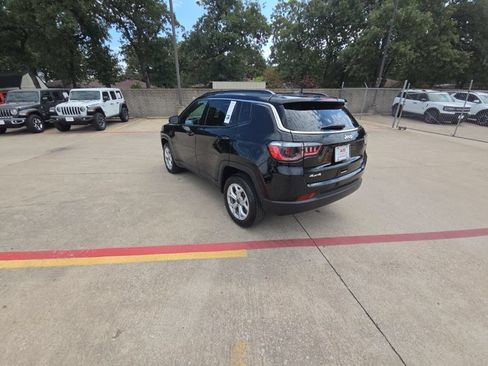 Used 2025 Jeep Compass Latitude w/ Sun & Sound Group AWD/4WD image 8