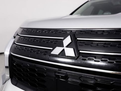 Used 2022 Mitsubishi Outlander SE image 4