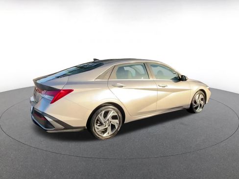 Used 2025 Hyundai Elantra SEL image 14