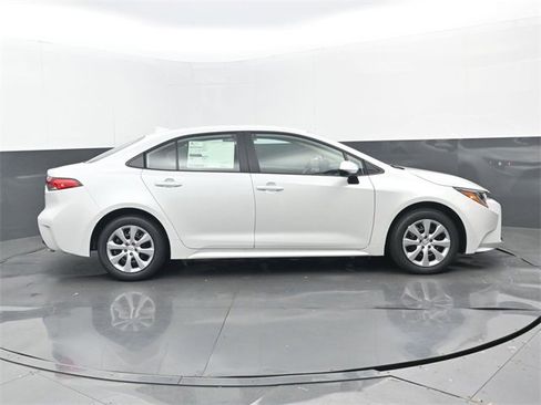 New 2026 Toyota Corolla LE image 2