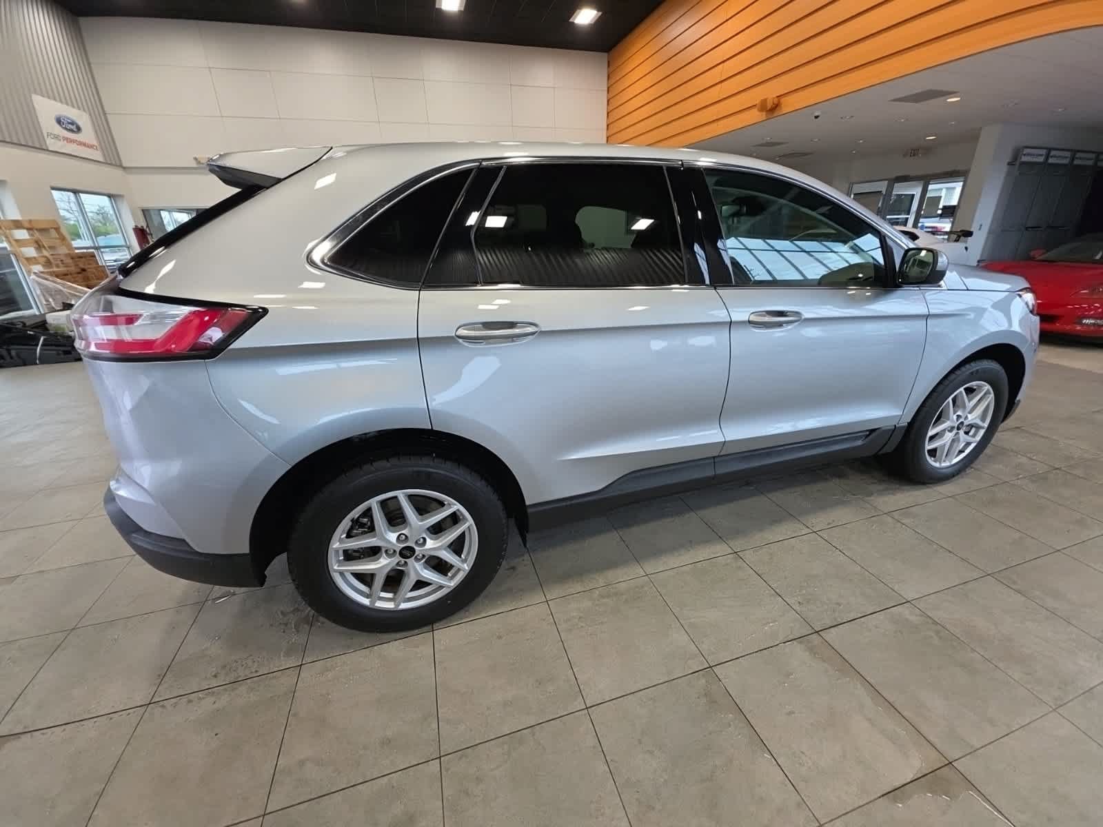 Used 2024 Ford Edge SEL w/ Convenience Package AWD/4WD image 6