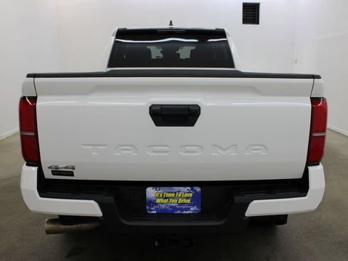 Used 2025 Toyota Tacoma SR5 AWD/4WD image 4