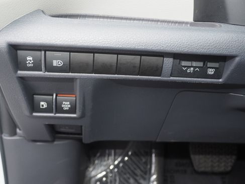 Used 2023 Toyota Sienna XLE image 27