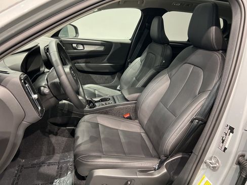 Used 2025 Volvo XC40 B5 Core image 14
