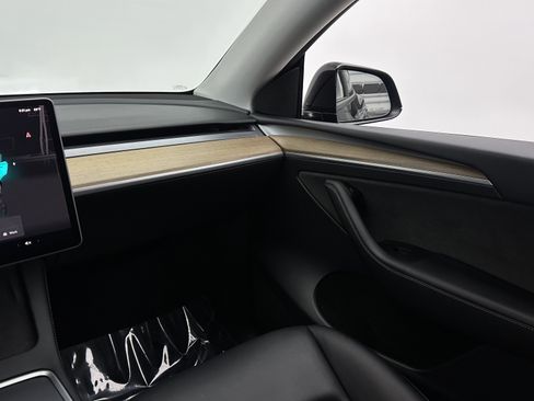 Used 2023 Tesla Model Y Long Range AWD/4WD image 31