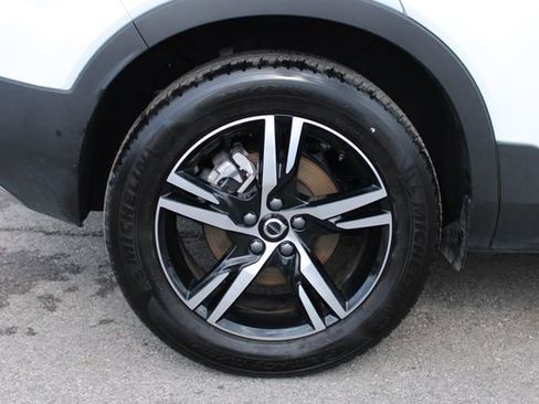 Used 2025 Volvo XC40 B5 Core image 37