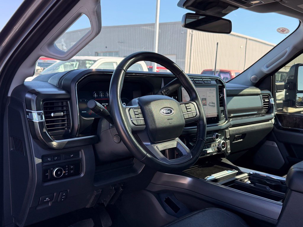 Used 2023 Ford F250 Lariat w/ Lariat Ultimate Package AWD/4WD image 4