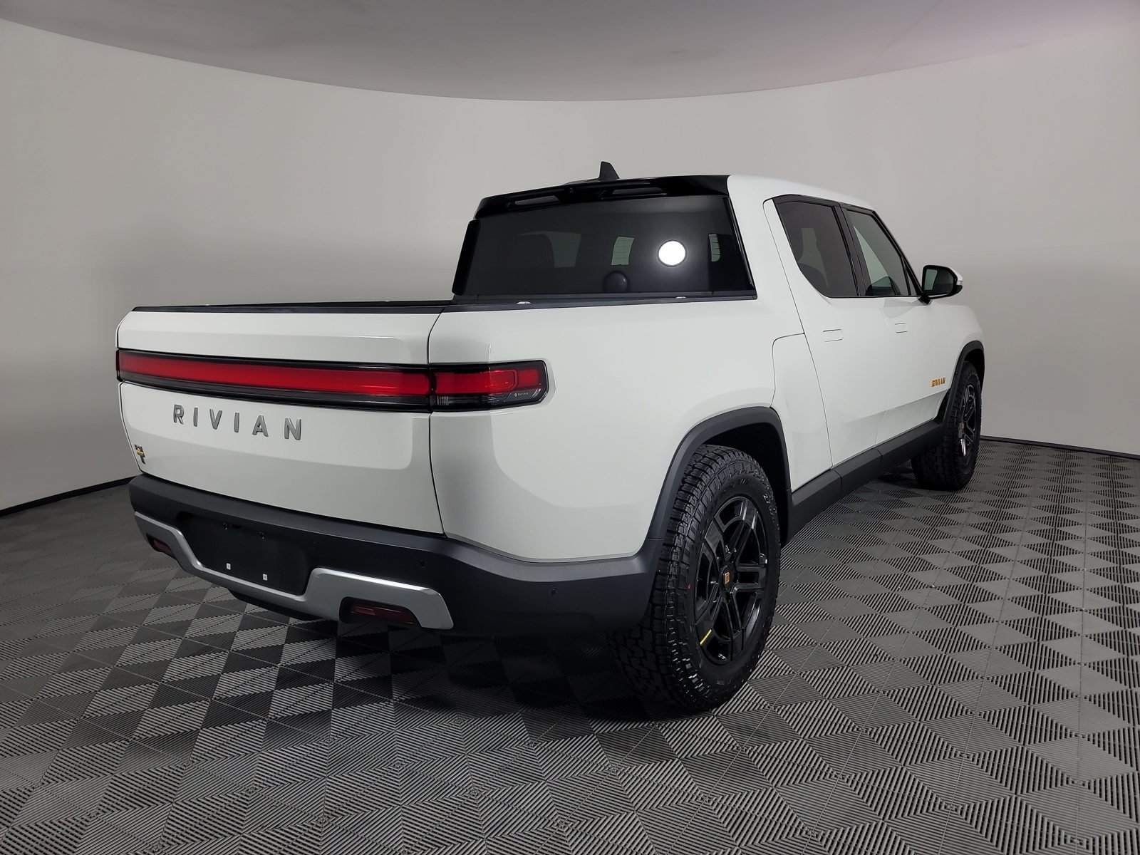 Used 2023 Rivian R1T Adventure Quad AWD/4WD image 5