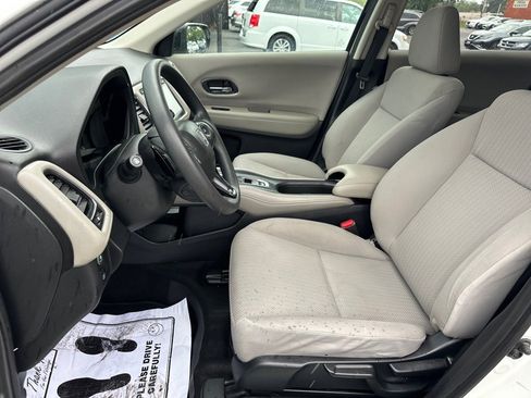 Used 2017 Honda HR-V EX image 17