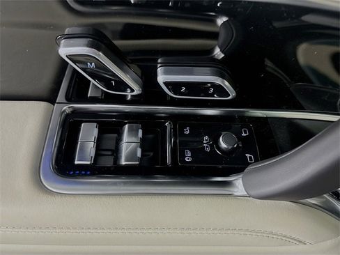 New 2025 Land Rover Range Rover SE image 19