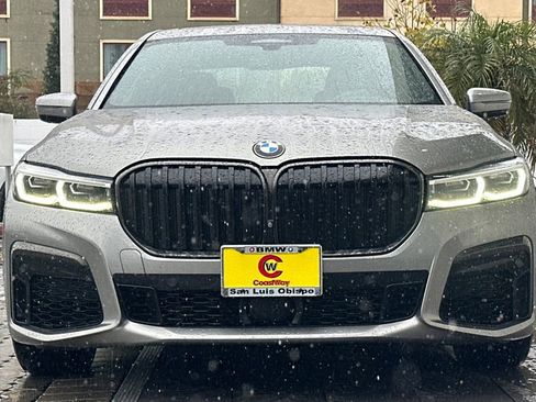 Used 2020 BMW 740i w/ M Sport Package image 8