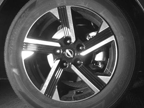 Used 2025 Nissan Sentra SV FWD image 16