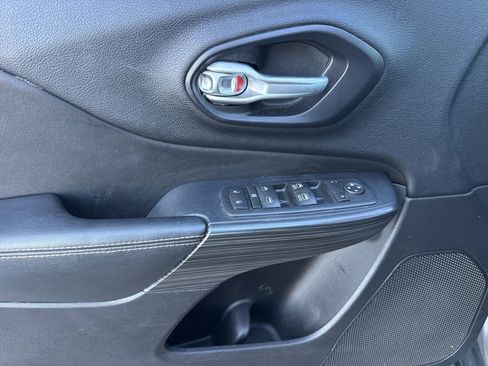 Used 2016 Jeep Cherokee Limited image 17