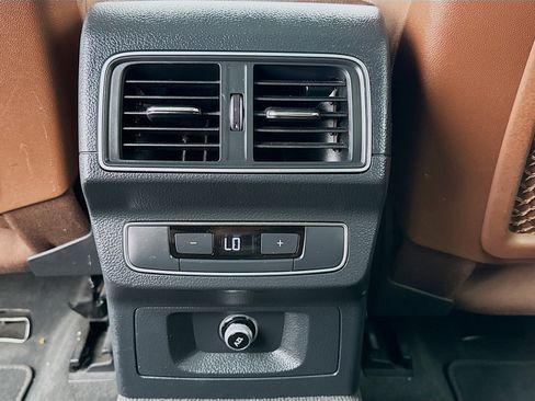 Used 2018 Audi Q5 2.0T Premium Plus w/ Premium Plus Package image 17