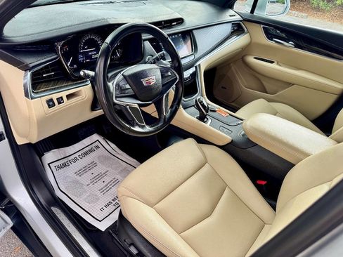 Used 2019 Cadillac XT5 FWD image 13