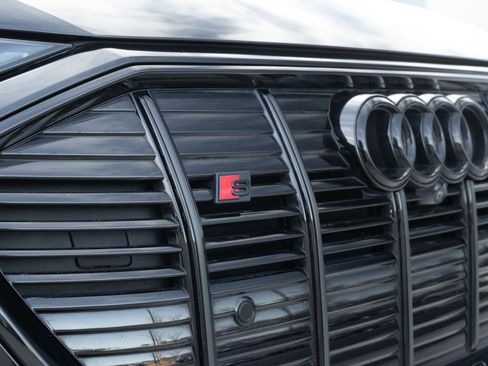 Certified 2022 Audi e-tron S Prestige w/ Prestige Package image 38