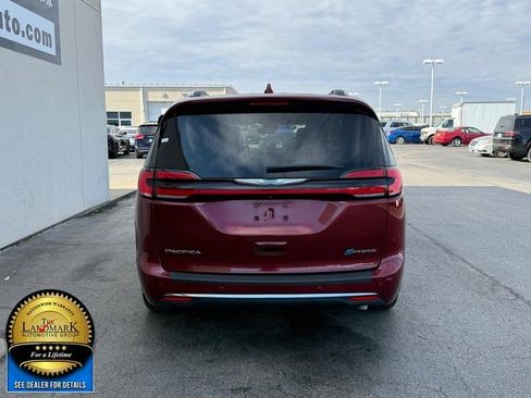 Used 2021 Chrysler Pacifica Touring-L image 7