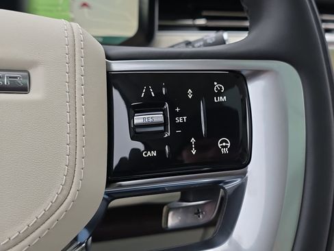 New 2026 Land Rover Range Rover SE image 18