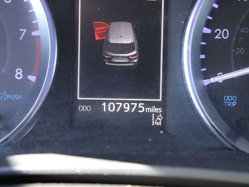 Used 2019 Toyota Highlander XLE AWD/4WD image 12