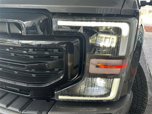 Certified 2022 Ford F250 Lariat w/ Black Appearance Package image 9