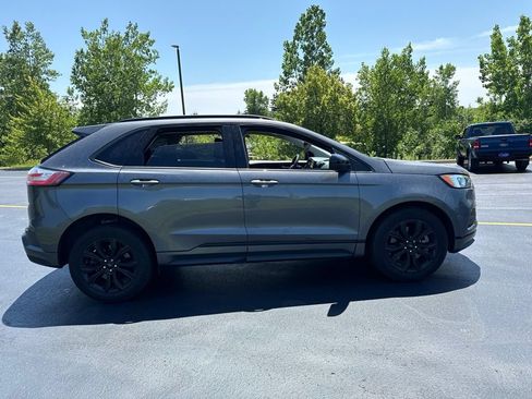 Used 2022 Ford Edge SE w/ Black Appearance Package AWD/4WD image 2