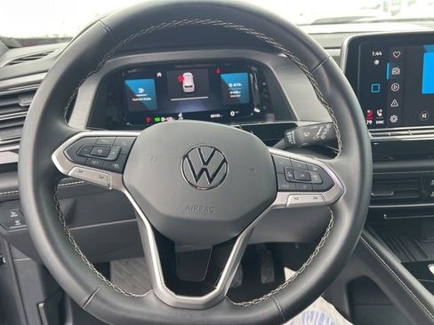 Used 2025 Volkswagen Atlas Cross Sport SE image 13