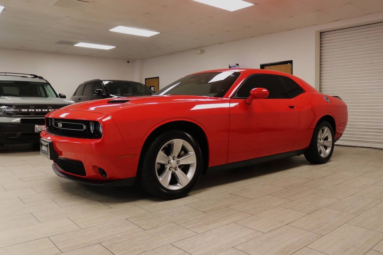 Used 2023 Dodge Challenger SXT RWD image 3