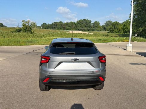 Used 2024 Chevrolet Trax RS w/ Driver Confidence Package FWD image 4