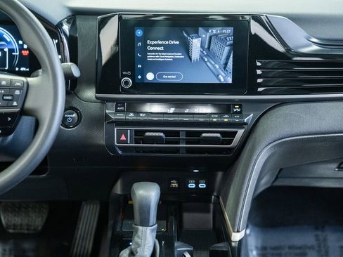 Used 2025 Toyota Camry LE image 18