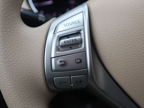 Used 2015 Nissan Rogue SV w/ SV Moonroof Package image 55